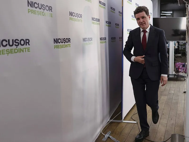 Nicuşor Dan, în sediul de campanie - Foto: INQUAM PHOTOS/Octav Ganea