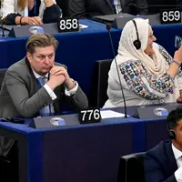 Diana Șoșoacă, evacuată din Parlamentul European  - Foto: Profimedia Images