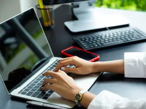 O femeie a fost prinsă că vindea oase umane pe internet. Prețurile porneau de la 35 dolari Foto: Freepik (footgrafie cu caracter ilustrativ)
