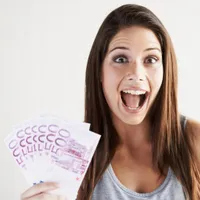 Dacă ai aceste bancnote de 5€, 10€, 20€ sau 100€ trebuie să scapi de ele. NU le vei mai putea folosi - Foto: Freepik