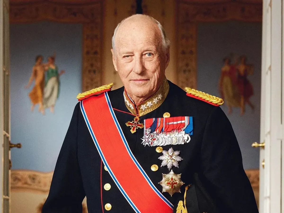 Sicriul regelui Harald al V-lea al Norvegiei, depus la capela Palatului Regal. Ceremonie solemnă la Oslo