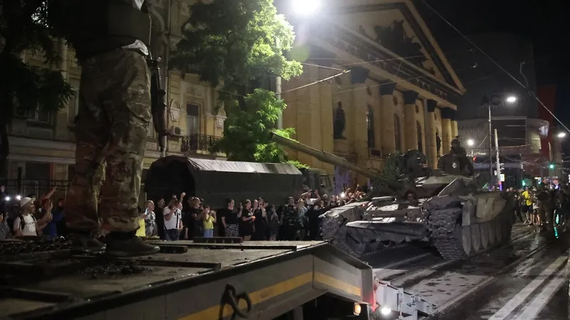 Tancuri ale grupării militare Wagner pregătindu-se să părăsească orașul Rostov pe Don - Foto: Profimedia Images