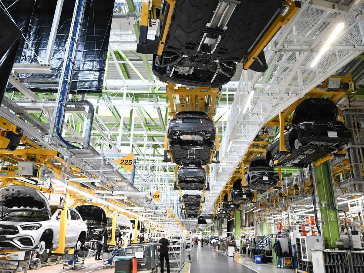 Fabrică Mercedes - Foto: Profimedia Images