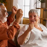 Cum ajung, vineri, deciziile cu pensia recalculată la pensionari? Ce se întâmplă dacă nu sunt acasă? Foto: Freepik (fotografie cu caracter ilustrativ)