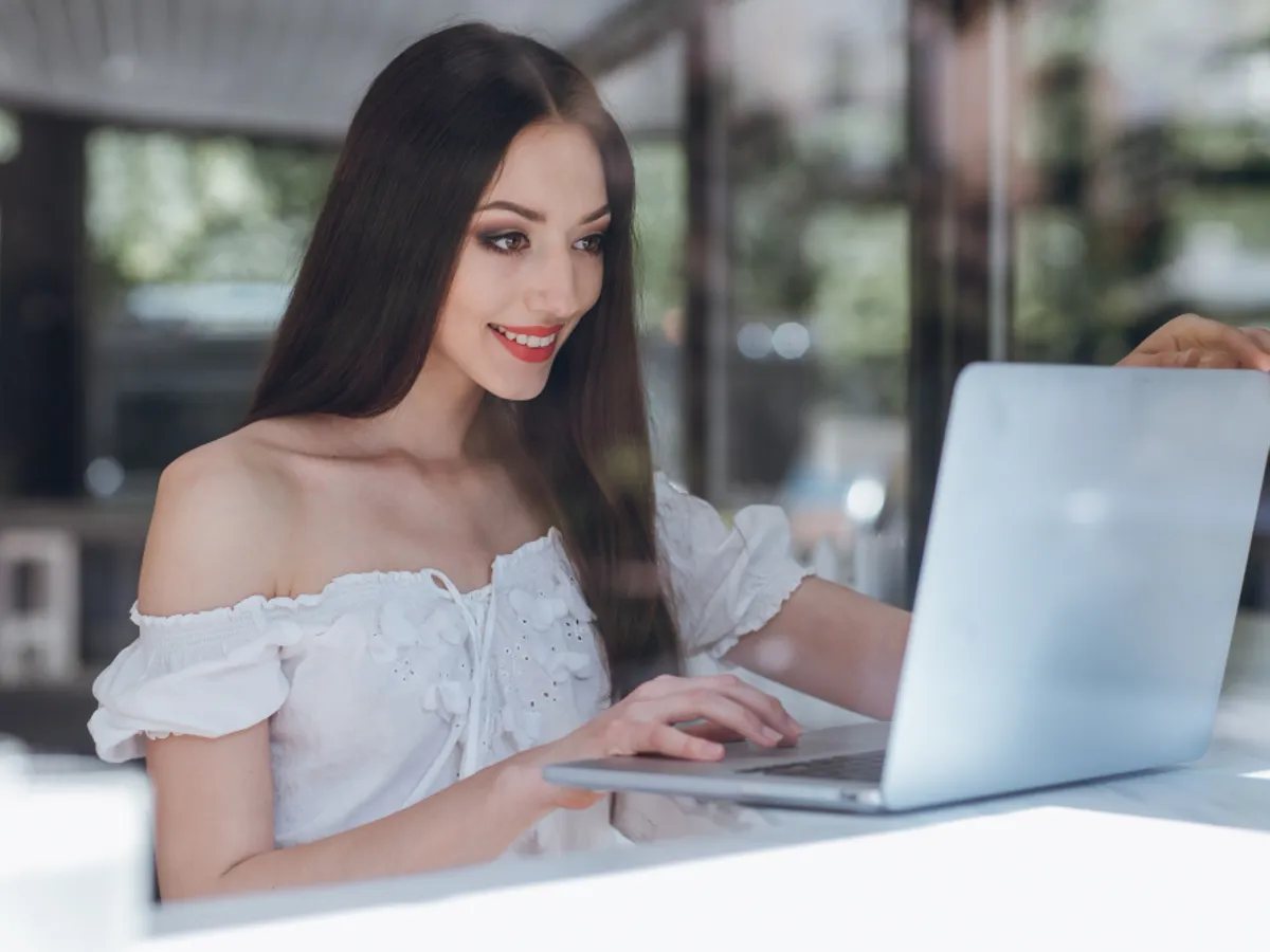 Ai grijă ce întrebi pe Google despre laptopul tău. Hackerii îți pot fura datele Cum pot face asta?