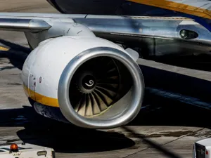 Tragedie în Italia. Un bărbat alergat de poliție, mort după ce a fost aspirat în motorul unui avion - Foto: Profimedia images - Caracter ilustrativ