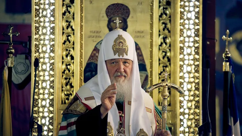Patriarhul Kirill le cere rușilor să se roage intens pentru sănătatea lui Putin - FOTO: Profimedia