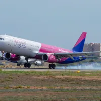 Un avion cere aterizarea de urgență la București. Zboară în cerc pentru a consuma combustibilul - Foto: Profimedia Images (rol ilustrativ)