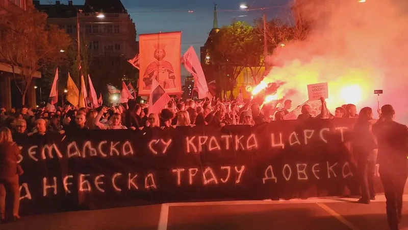 Mii de sârbi, în stradă, la Belgrad, în sprijinul Rusiei şi împotriva NATO. / Foto: ruptly.tv