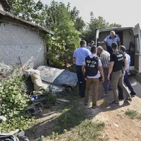 Criminaliștii încearcă să găsească urme ale Luizei în casa lui Dincă din Caracal. Sursa foto: Inquam Photos - Bogdan Dănescu
