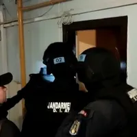 Mascații și procurorii fac percheziții la mai multe asociații de proprietari din Târgu Mureș Foto: Politia Română