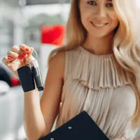 Piața auto din România, în criză. Românii nu mai au nici 15.000 € pentru o Dacie nouă. SH-ul duduie - Foto: freepik.com (Imagine cu rol ilustrativ)