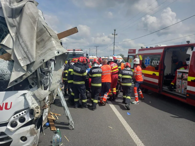Accident grav la Lețcani, în județul Iași. Mai multe persoane sunt rănite. S-a activat Planul Roșu - Foto: ISU Iași