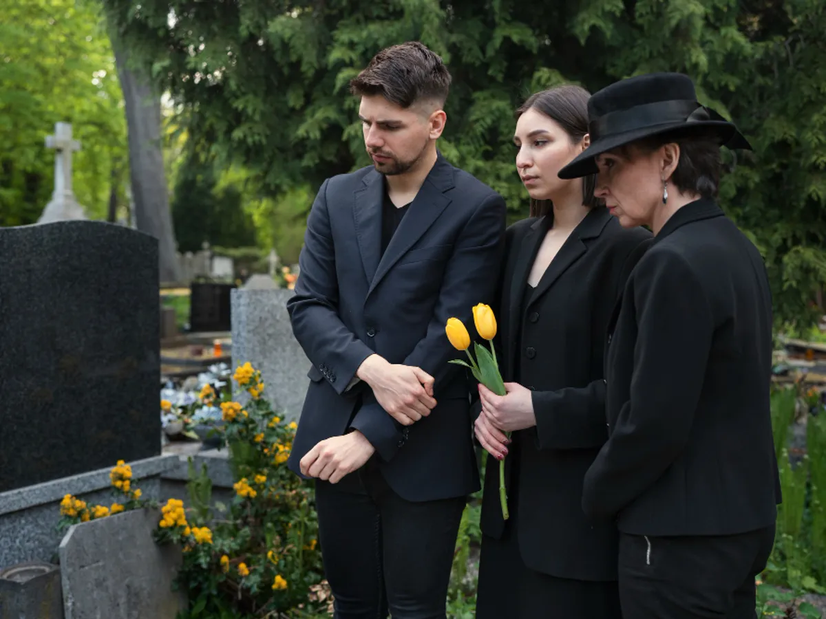 Familie îndurerată după decesul unei persoane- Foto: Magnific (rol ilustrativ)