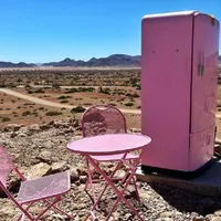 Misterul frigiderului roz apărut în mijlocul unui deșert - Foto: Namibia Tourist Board