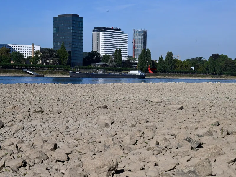 Râul Rin coboară la un nivel minim record în Germania/foto: Profimedia Images