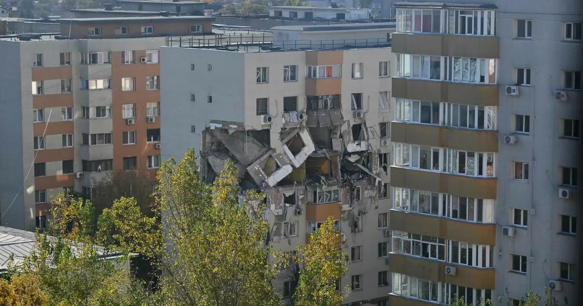 O firmă specializată va fi contractată pentru a da jos etajele superioare ale blocului din Rahova • Newsweek România