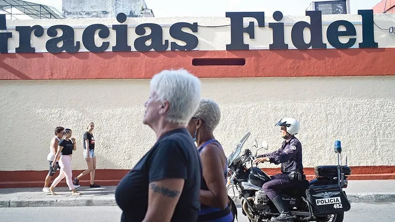 Cuba  a aniversat anul acesta 60 de ani  de la revoluția condusă  de Fidel Castro. După șase  decenii, moștenirea sa este  omniprezentă