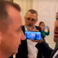 Un scandal a avut loc pe holurile Camerei Deputaţilor, între doi parlamentari de la AUR şi liderul deputaţilor PSD, Alfred Simonis. / Foto: news.ro