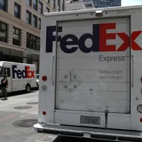 Atac armat, la un sediu FedEx din Indianapolis. Mai mulți răniți, agresorul s-a sinucis. / Foto: news.yahoo.com