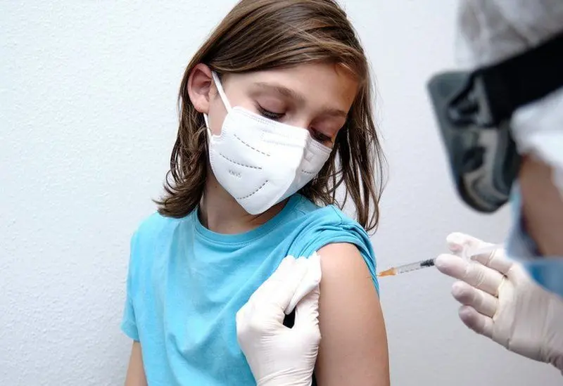 Doza „booster” a vaccinului Pfizer-BioNTech pentru adolescenţii din grupa 12-15 ani, aprobată în SUA. / Foto: bbc.com