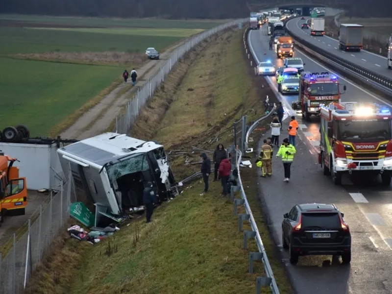 Autocar cu români, implicat într-un grav accident în Slovenia. / Foto: sobotainfo.com