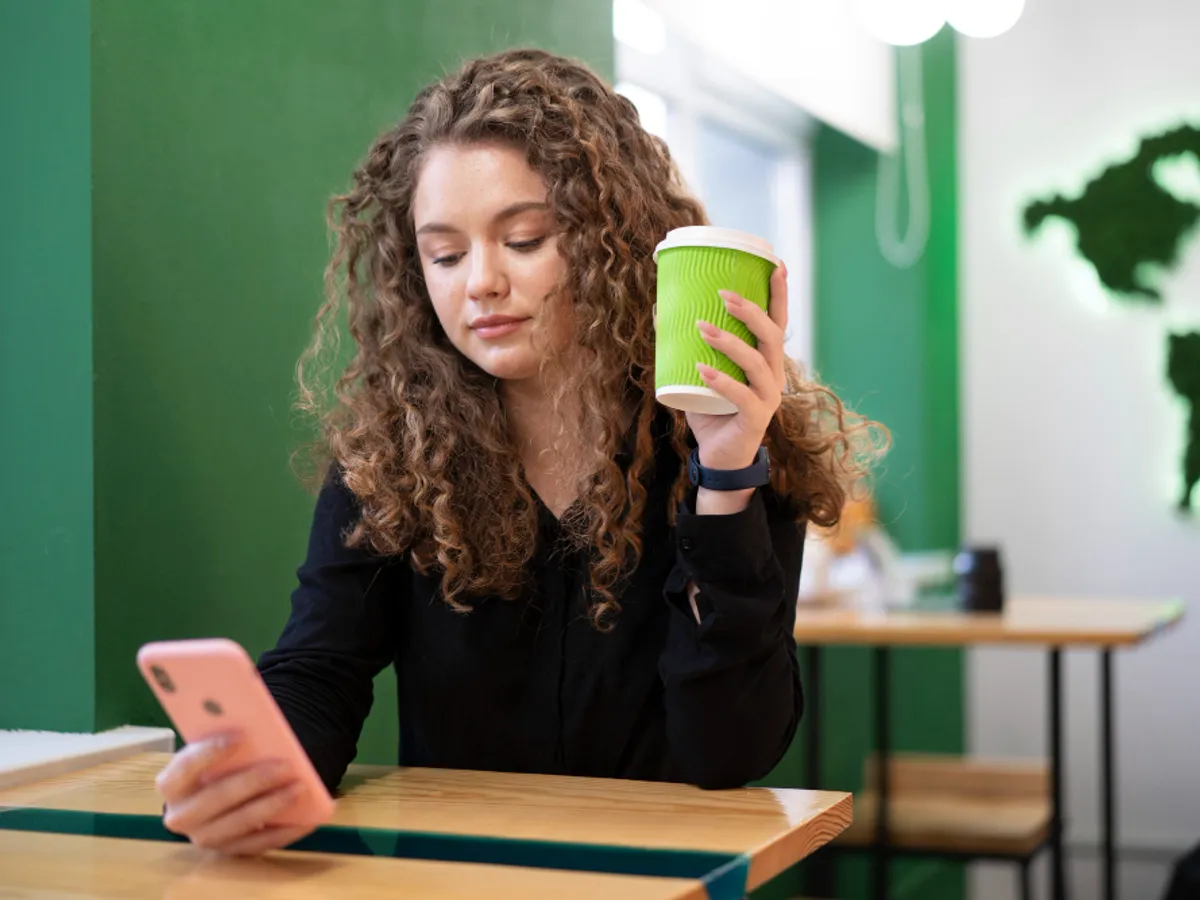 Escrocheria „lotusbail” de pe WhatsApp s-a extins amețitor. A colectat mesaje, contacte și fișiere