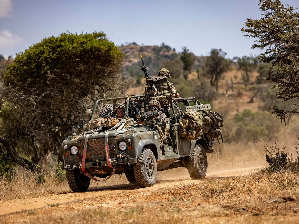 Moment istoric pentru Armata UK: Mașinile 4x4 de război Land Rover Defender, scoase la pensie după 70 de ani