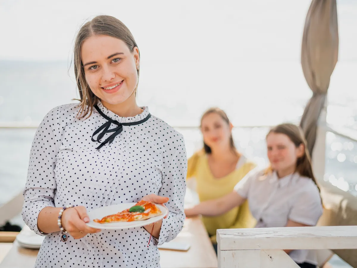 Salarii de 8.000 lei pe litoral, dar nimeni nu vrea joburile! Ce se întâmplă cu locurile de muncă?