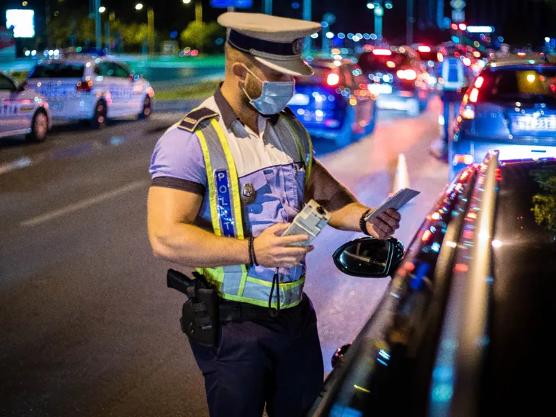 Razie de noapte pe străzile Bucureștiului: 17 șoferi rămași fără permis, majoritatea pentru alcool. / Foto: ziare.com