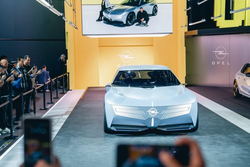 Opel STX Concept - Foto: Profimedia Images