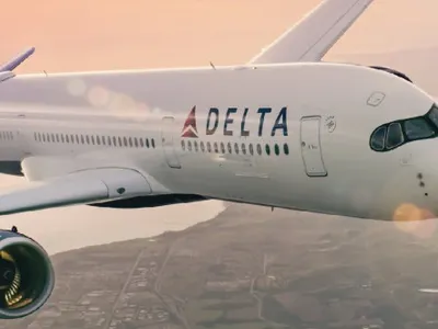 „Tocmai am auzit bubuitura în avion”. Un avion care ateriza la Chicago a intrat în contact cu un foc de artificii