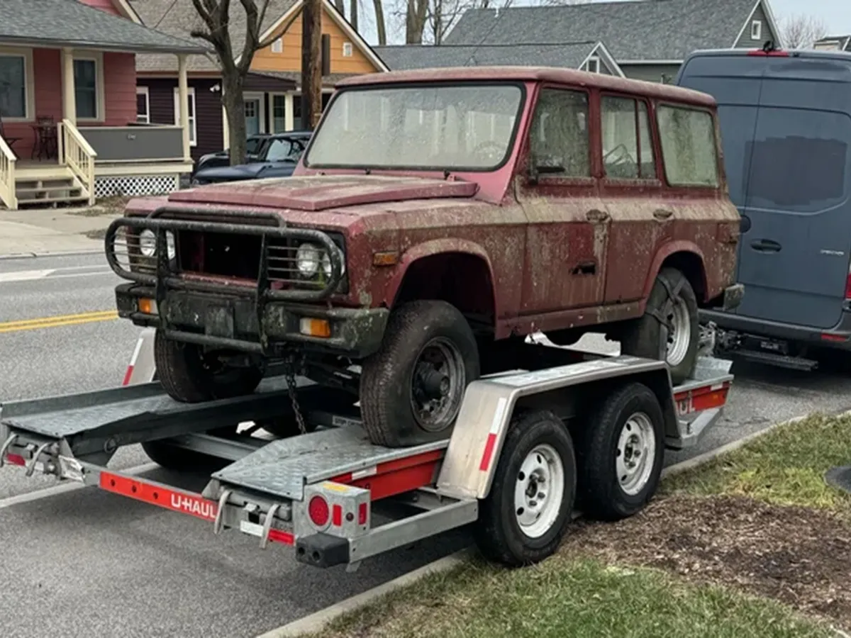 Descoperire misterioasă în SUA: Un ARO 244 „special de State”. Are motor Chrysler sau Ford - Foto: jalopnik.com