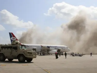 Aeroportul din capitala Yemenului a fost bombardat Arabia Saudită/FOTO: reuters.com