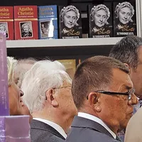 Șeful Securității,   Iulian Vlad, alături de generalul Florian Coldea, la lansarea Monografiei SRI – 25 de ani, în 2015