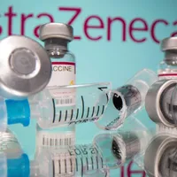 Europa aşteaptă verdictul EMA asupra vaccinului produs de AstraZeneca. / Foto: bbc.com