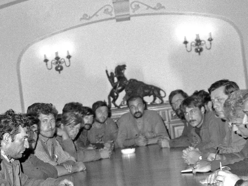 Primirea la Palatul Cotroceni de către Ion Iliescu a unei delegații a minerilor, condusă de Miron Cozma  - Foto: Agerpres