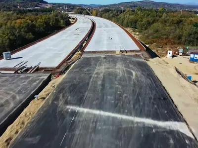 VIDEO Catastrofă evitată pe Autostrada Sibiu - Pitești. 32 de km deschiși cu un an în avans - Foto: Pro Infrastructura