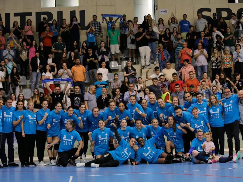 CSM Bucureşti a câștigat al 7-lea titlu de campioană a României la handbal feminin - Foto: Facebook/CSM Bucuresti