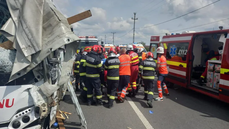 Accident grav la Lețcani, în județul Iași. Mai multe persoane sunt rănite. S-a activat Planul Roșu - Foto: ISU Iași