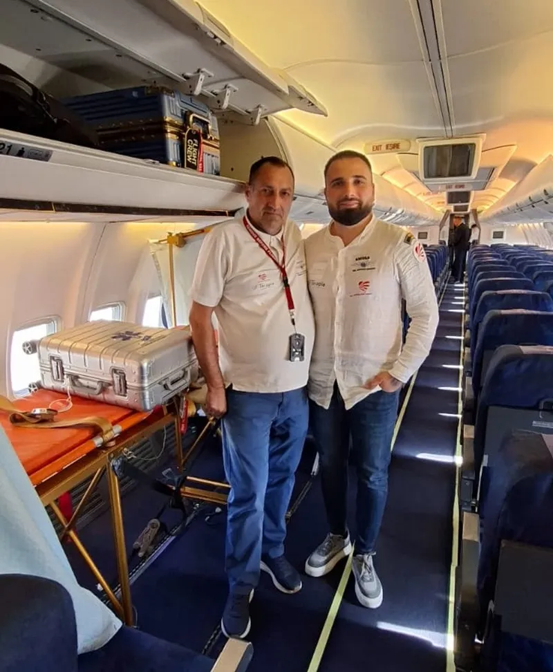 Medicii Valentin Dingă și Adrian Simion sunt singurii români acreditați pentru reaptrieri medicale Foto: arhiva personală