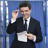 Nicuşor Dan, după ce a votat, la Făgăraş, în turul al II-lea al prezidenţialelor - Foto: Profimedia Images
