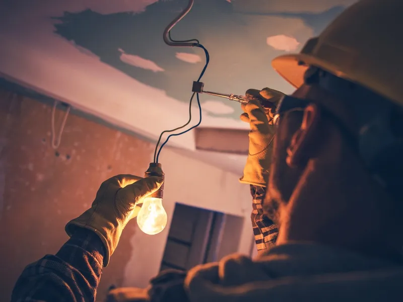 Facturi mari la gaz și curent? Unii români se „descurcă”. 9,9 milioane kWh, furați de la un furnizor - Foto: Freepik (Imagine cu rol ilustrativ)