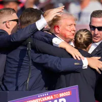 Tentativă de asasinat asupra lui Donald Trump, în Pennsylvania. E împuscat în ureche. 2 morți - Foto: Profimedia Images
