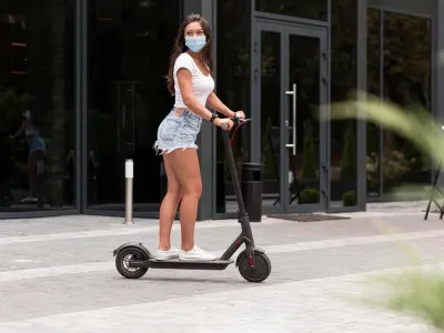 Trotinetele electrice de închiriat dispar din tot mai multe oraşe - Foto: freepik.com - Imagine cu rol ilustrativ