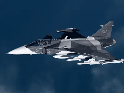 Alertă în spațiul aerian al Ungariei. Avion de pasageri interceptat la solicitarea NATO, după ce a întrerupt comunicațiile