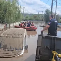 Dezastru lăsat în urmă de furtuni și vijelii. Case și curți inundate, copaci doborâți. Zona afectată - Foto: Facebook/Meteoplus - Caracter ilustrativ