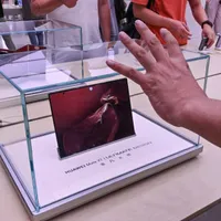 SUA plătesc 5.000.000.000 $, ca să elimine Huawei şi ZTE. Cu ce pericol se confruntă utilizatori - Foto: Profimedia Images