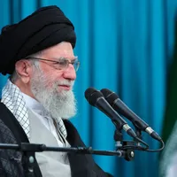 Ayatolahul Ali Khamenei, pe când nu se ascundea în buncăr - Foto: Profimedia Images