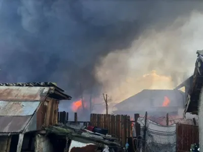 Explozie violentă: Două butelii GPL au luat foc, zeci de oameni evacuați, intervenție masivă - FOTO: Captura (imagine cu rol ilustrativ)
